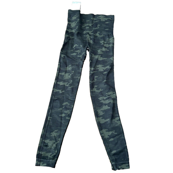 Spanx Womens Size XS Slimming Look At Me Now Green Camo Leggings NWT - Picture 2 of 8